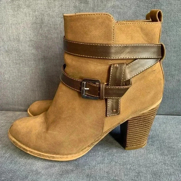 Woman’s New@titude Brown Suede Strappy Block Heel Ankle Zip Booties Size 9.5 - Picture 4 of 11